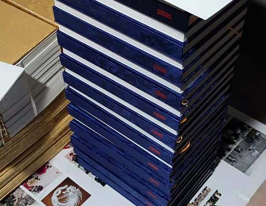 玛沁精装书